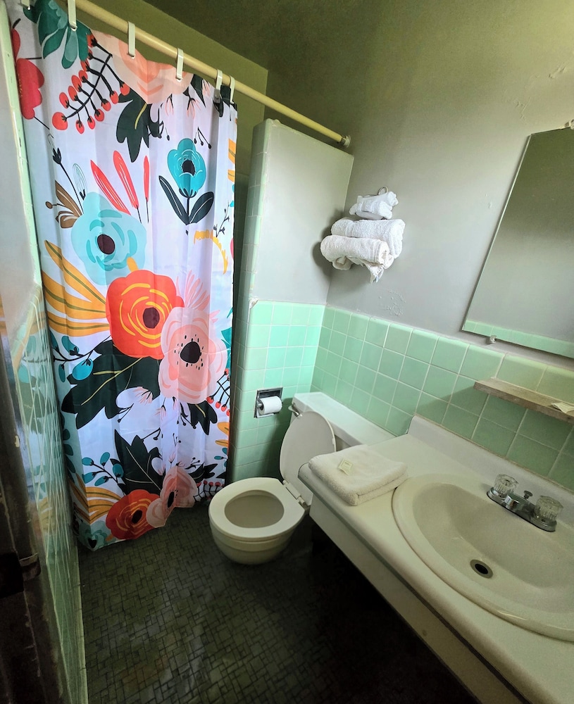 Room, 2 Double Beds, Non Smoking - Photo 9