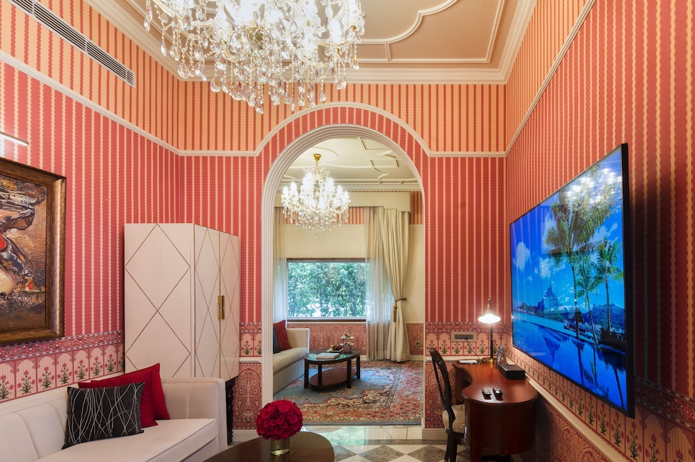 Suite, Non Smoking (Heritage Parlor)