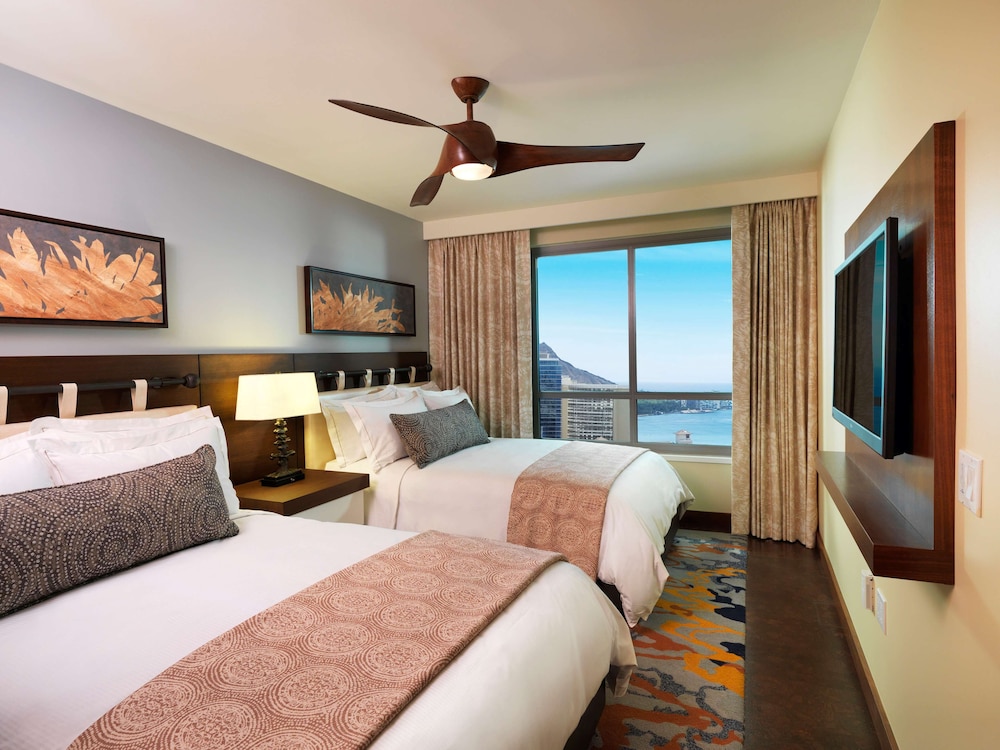 2 Bedroom Ocean Luxury Hear ACC Suite FLRS 29-33 thumbnail 5
