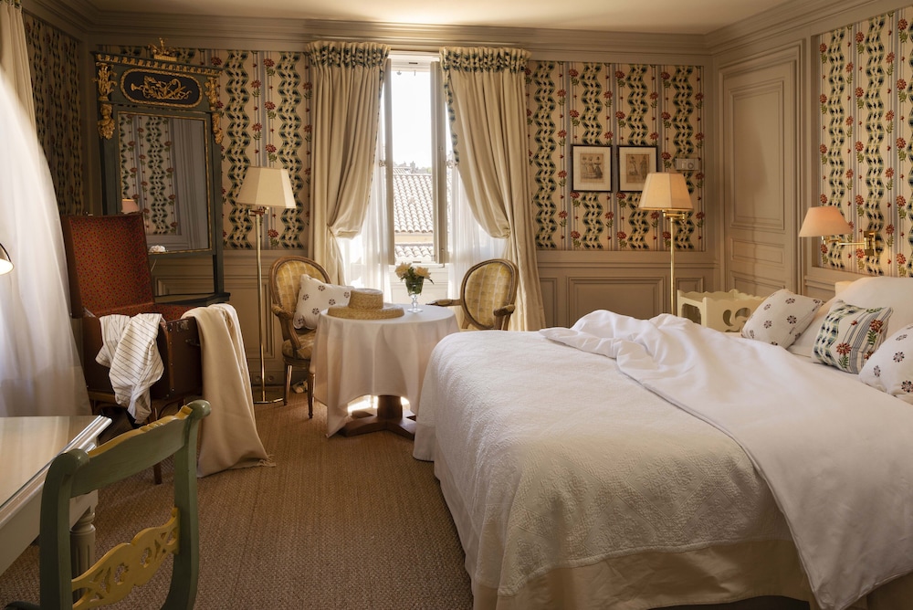 Large Deluxe Room - Photo 9