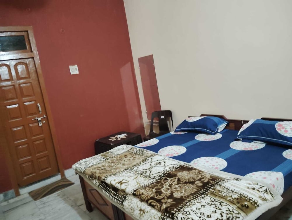 Non AC bedroom without Kitchen