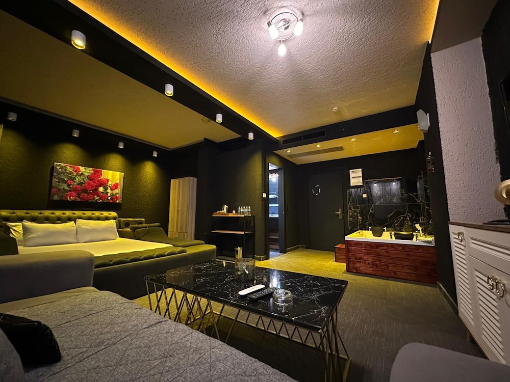 Luxury Double Room, Smoking, Bathtub photo 2