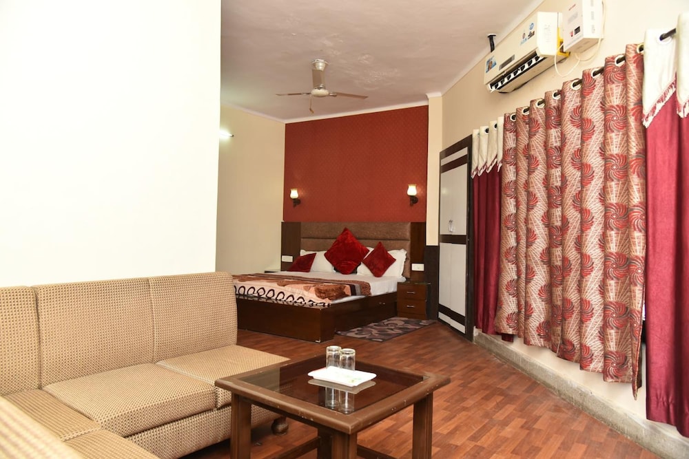 Deluxe Room (103)