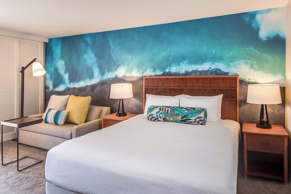 Room, 1 King Bed with Sofa bed, Balcony, Resort View (Mobility Accessible) - Photo 3