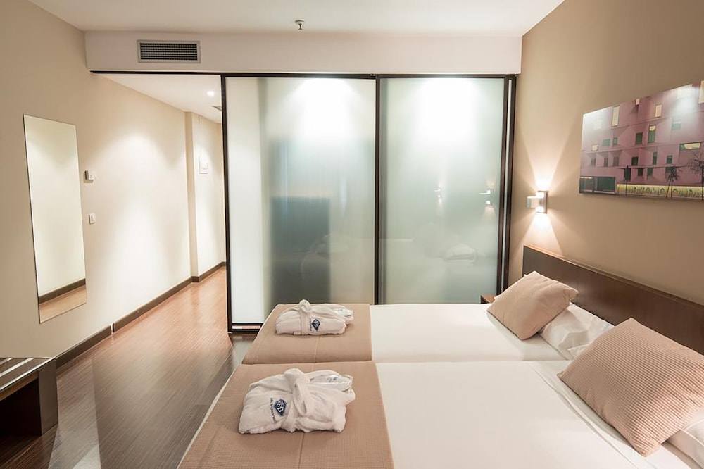 Standard Double Room - Photo 5