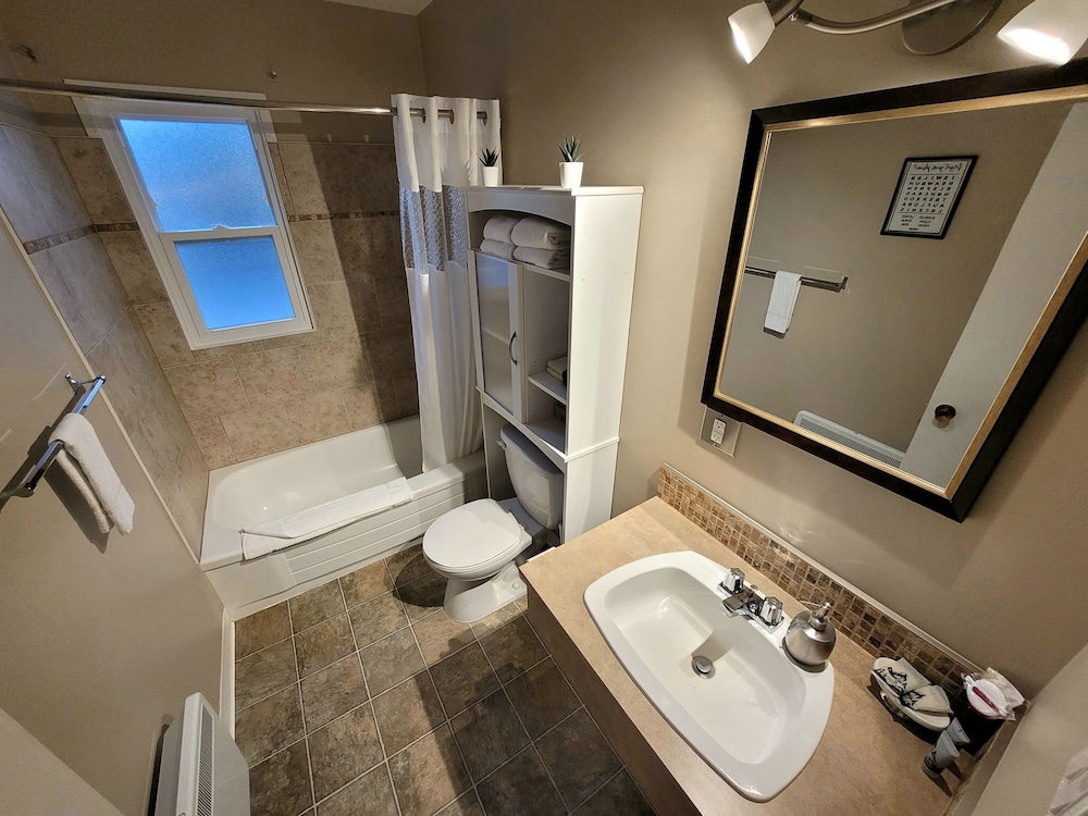 Standard Suite, 1 Queen Bed - Photo 2