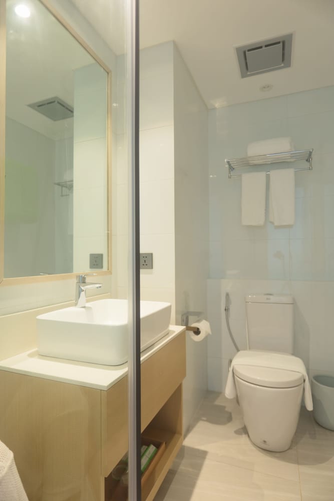 Deluxe Room Partial Seaview - Photo 8