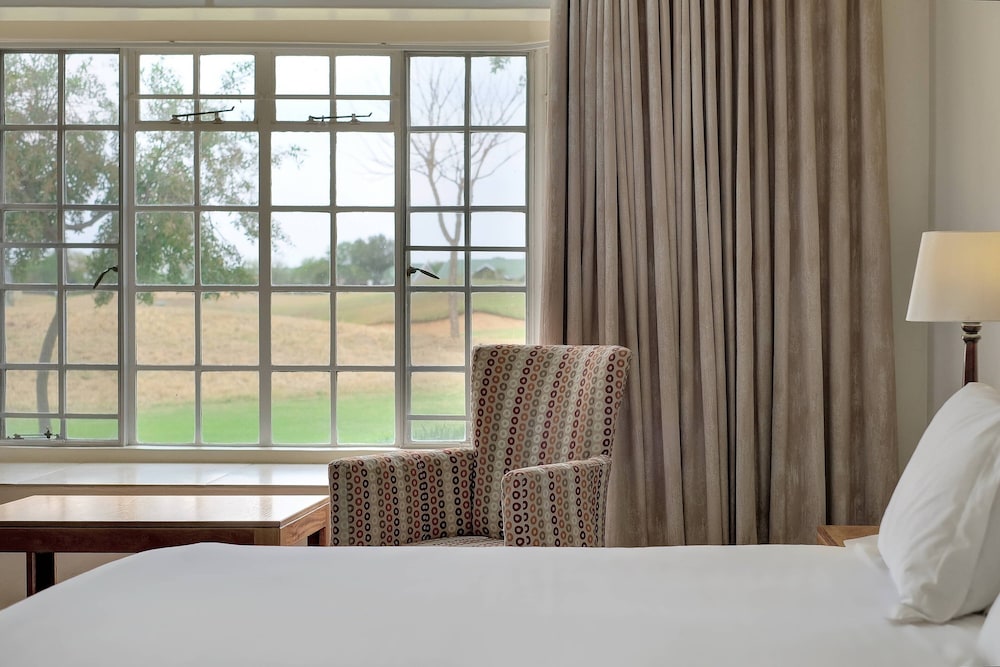 Room, 2 Double Beds, Garden View - Photo 6