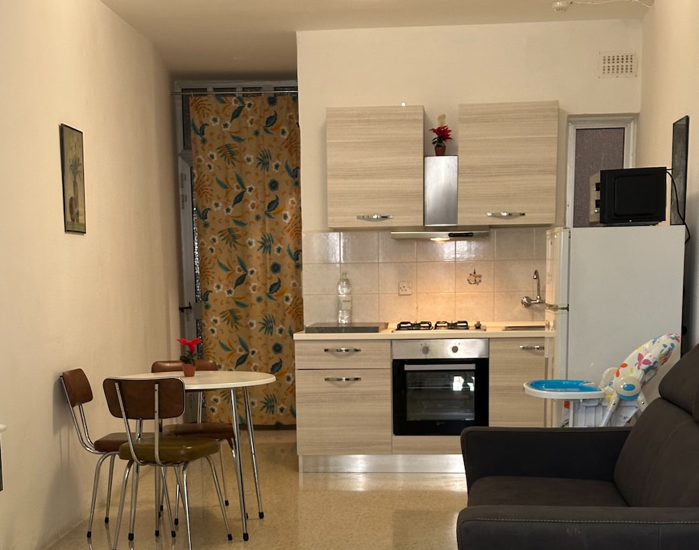 Standard Studio, 3 Twin Beds