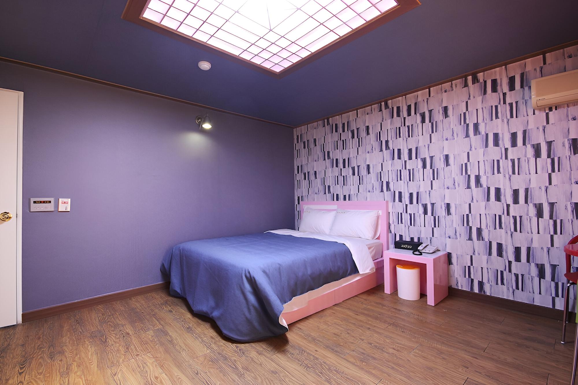 Room (Standard Room) - Photo 2