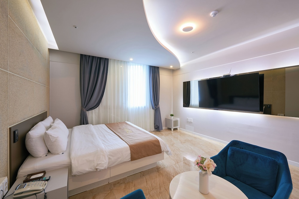 Junior Suite(LG Styler, Massage Chair) photo 2