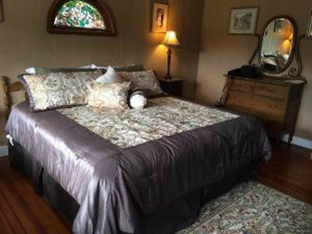 Room, 1 King Bed photo 1