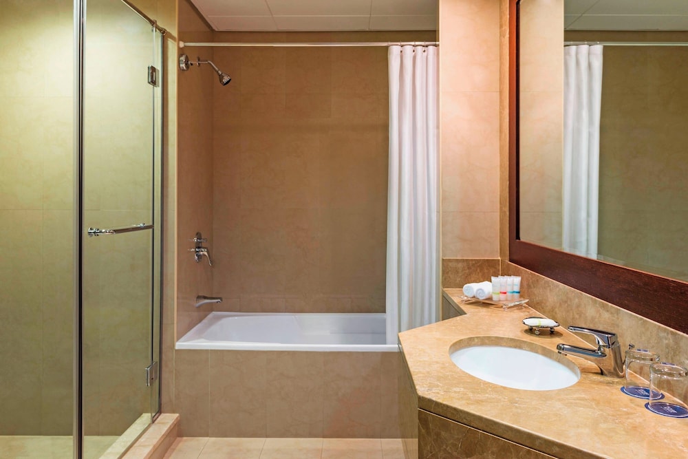Suite, 3 Bedrooms, Non Smoking, Balcony photo 2