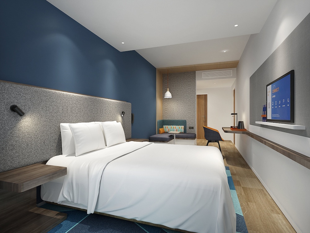 Standard Room, 1 King Bed, Non Smoking, Garden View - Photo 1