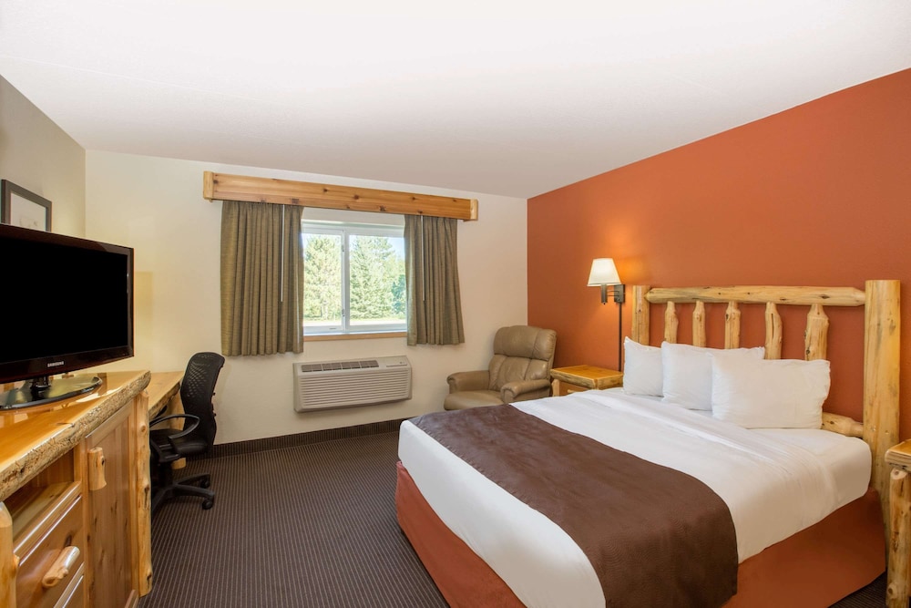 Room, 1 Queen Bed, Accessible, Non Smoking (Mobility) photo 1
