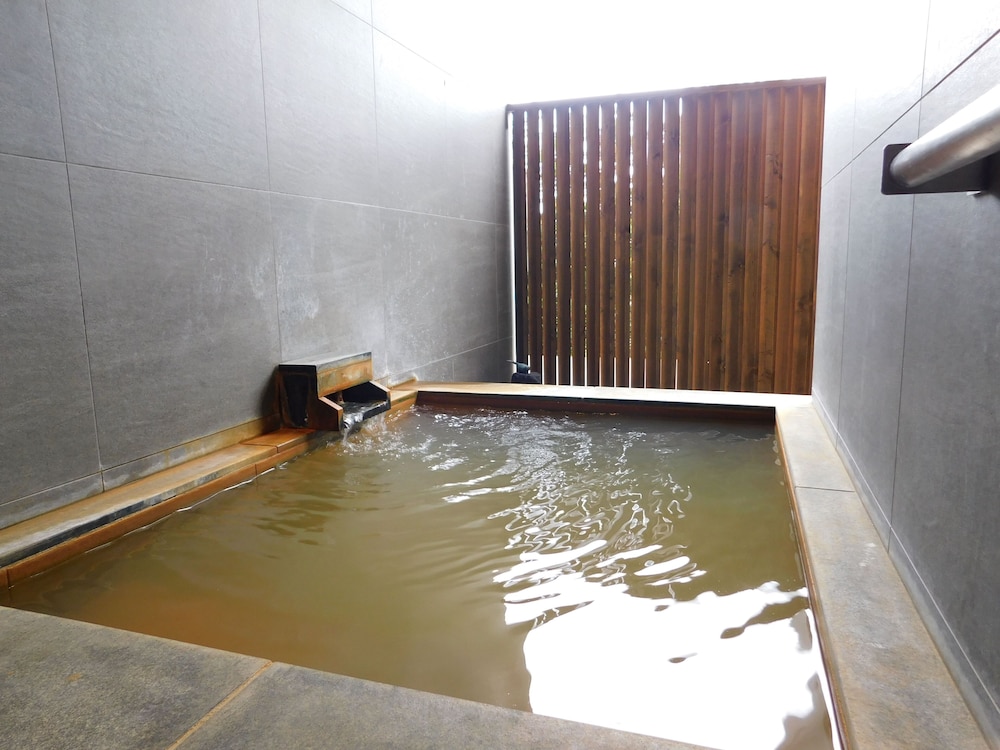 Deluxe Design Twin Room with Onsen Open-Air (Wood-Deck) Bath East Wing, Non-Smoking - Photo 2