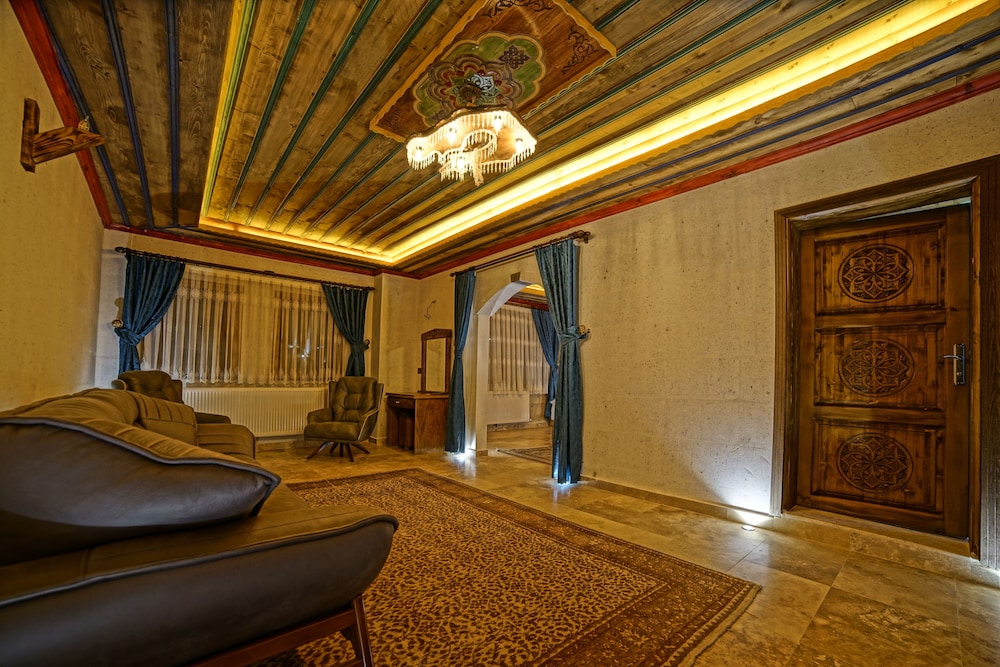 Deluxe Room - Photo 19