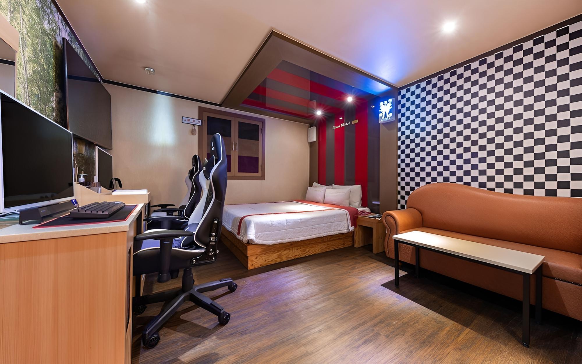 Room (VIP couple PC (AMD Ryzen 5-4th genera)