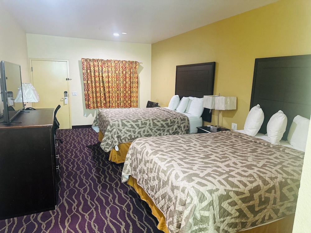 Suite, 2 Queen Beds photo 1