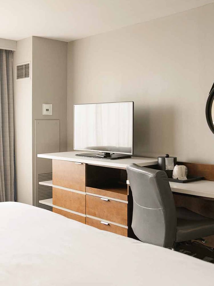 Deluxe King Room - Photo 6