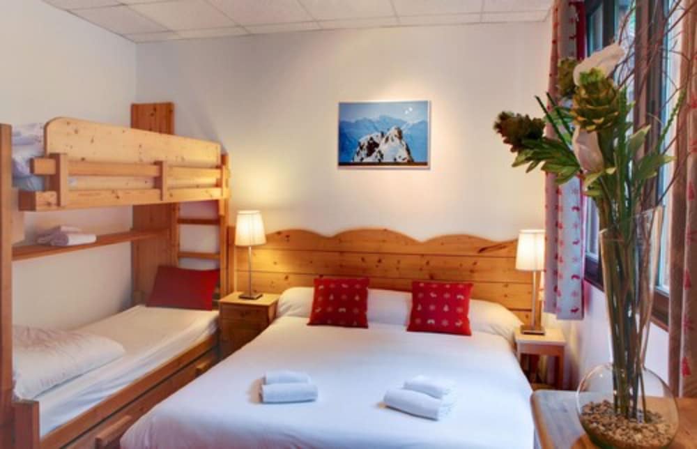 Quadruple Room (Mont Blanc) - Photo 6