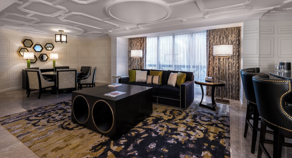 Julius Signature Suite, 1 King - Photo 2