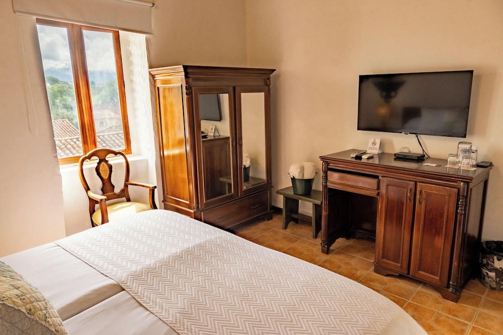 Room (Petite Plus) photo 3