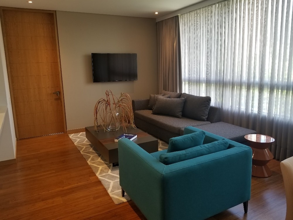 Superior Suite, 1 King Bed with Sofa bed (Suite 2 Rooms King Bed Non Smoking) photo 2