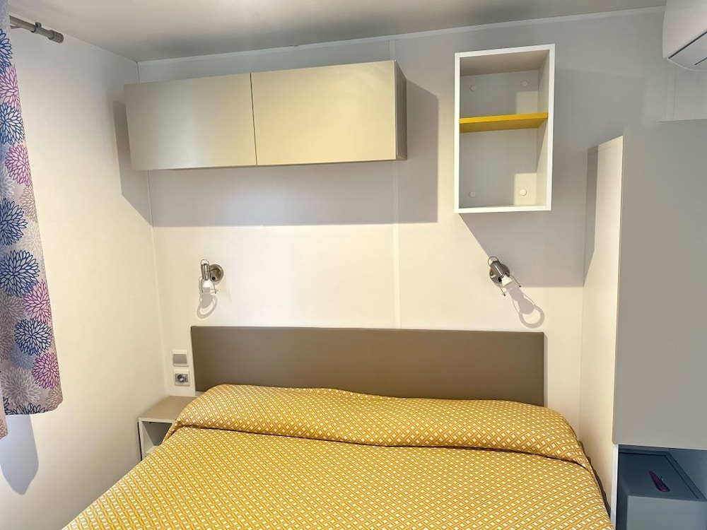 Luxury Mobile Home, 3 Bedrooms, Non Smoking, Private Bathroom