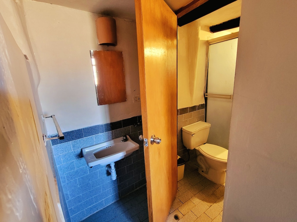 Economy Triple Room, 3 Twin Beds - Photo 20