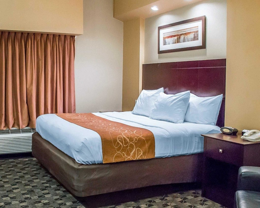 Suite, 1 King Bed with Sofa bed, Non Smoking - Photo 3