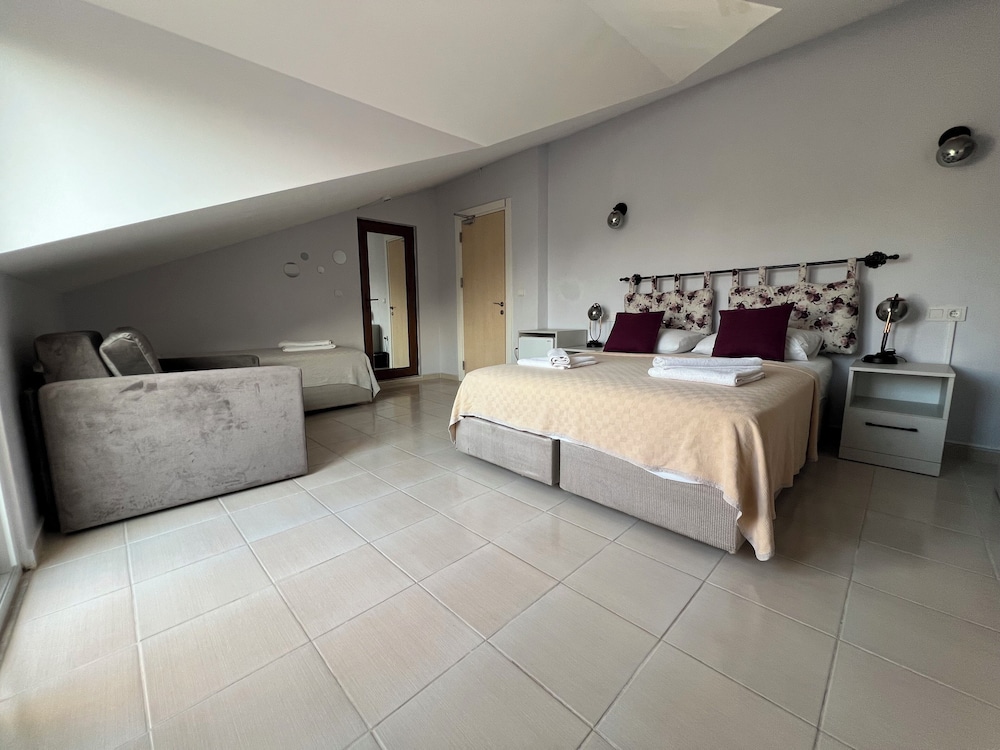 Superior Triple Room, Balcony - Photo 8