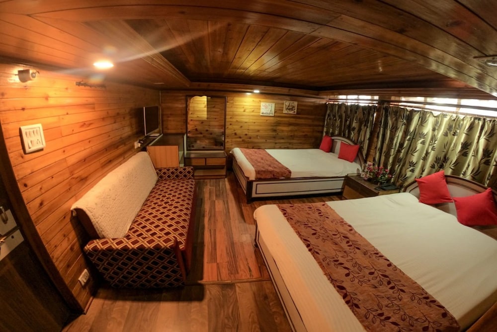 Deluxe Quadruple Room - Photo 2