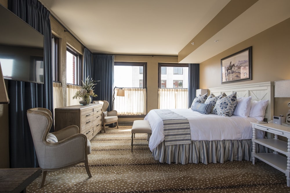 Luxury Suite, 1 King Bed with Sofa bed photo 1
