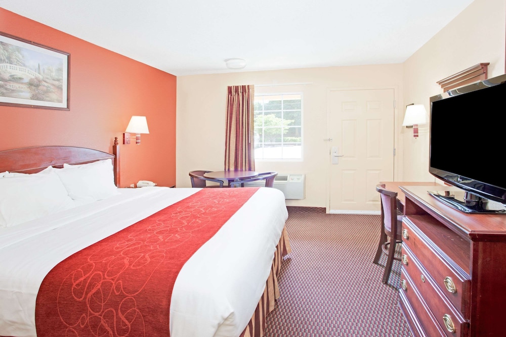 Standard Room, 1 King Bed - Photo 1
