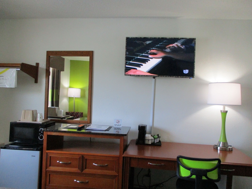 Room, 2 Double Beds, Smoking - Photo 8