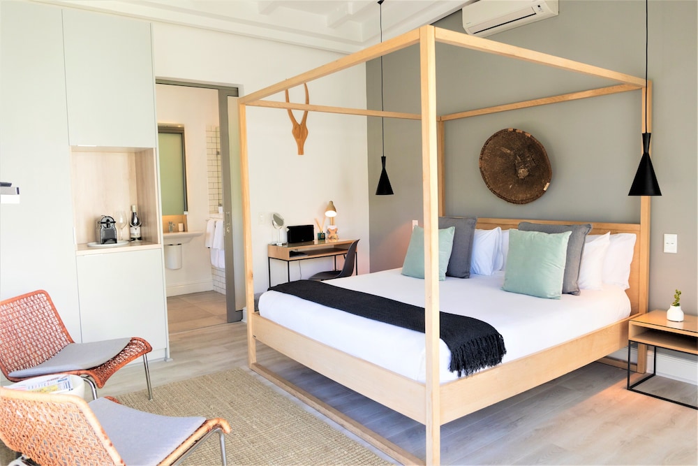 Superior Room, 1 King Bed photo 1