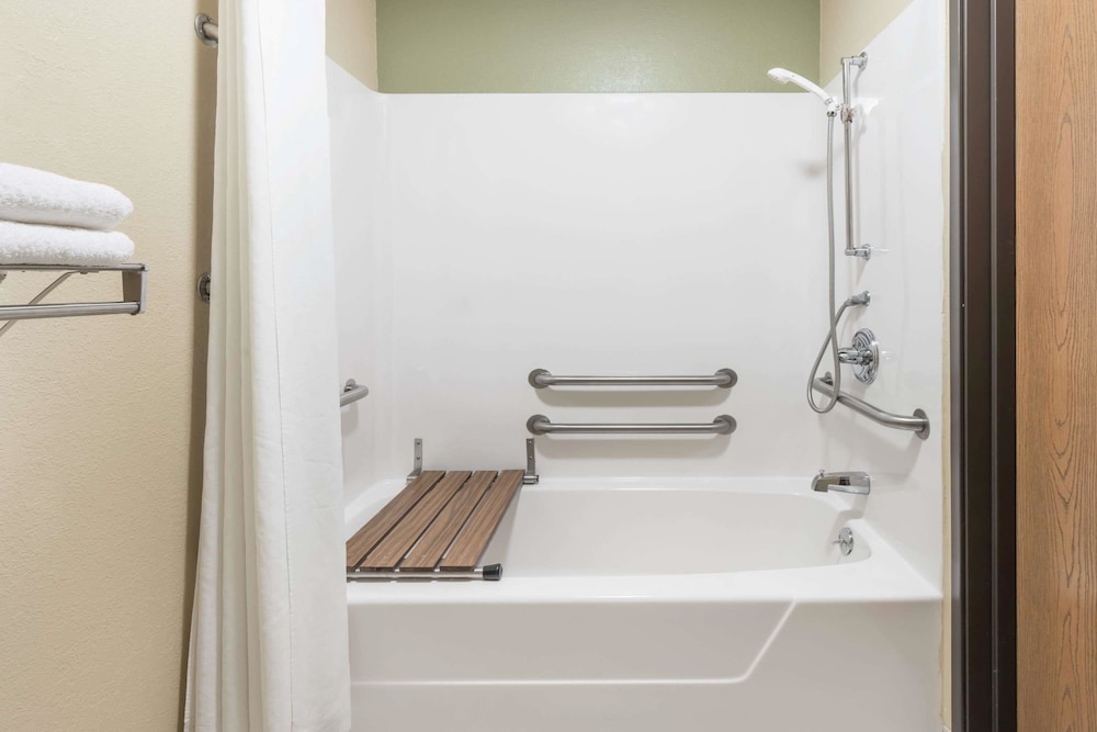 Room, Accessible - Photo 5