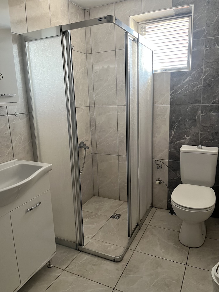 Basic Twin Room, City View photo 2