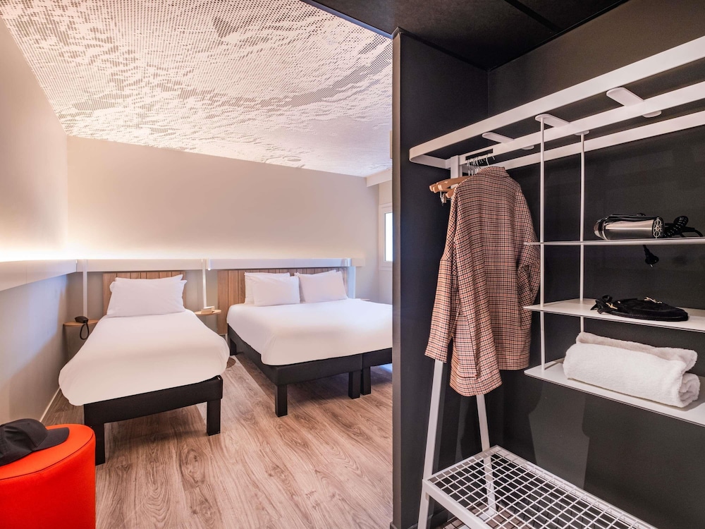 Standard Room, Multiple Beds - Photo 1