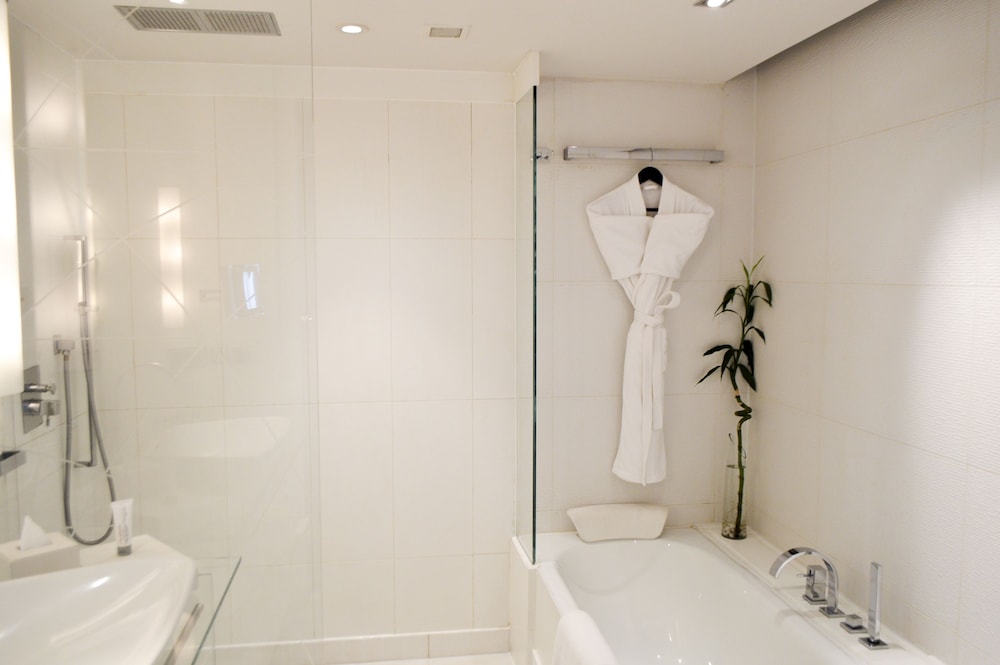 Executive Suite, 1 Bedroom - Photo 12