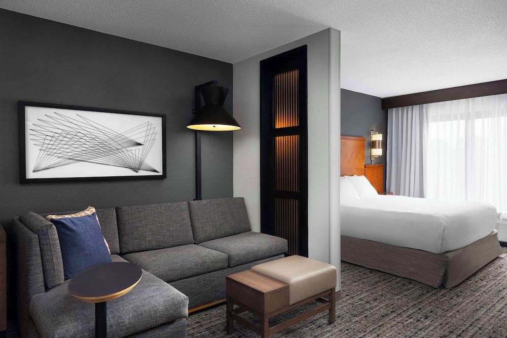 Room, 1 King Bed (High Floor) - Photo 6