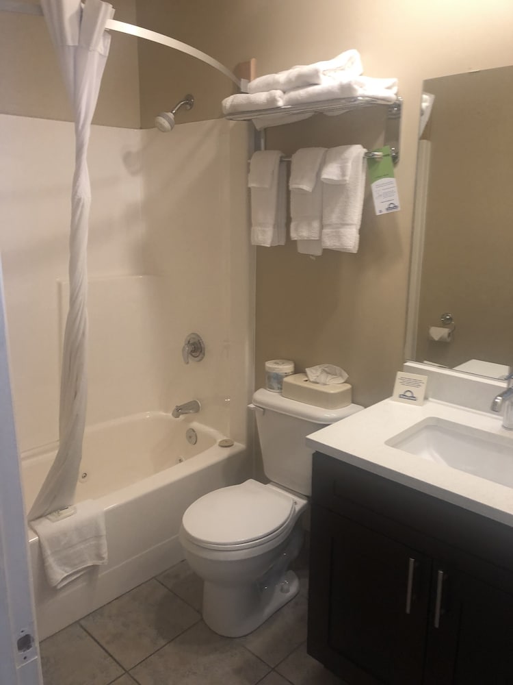 Suite, 1 Queen Bed, Non Smoking (Efficiency) - Photo 6