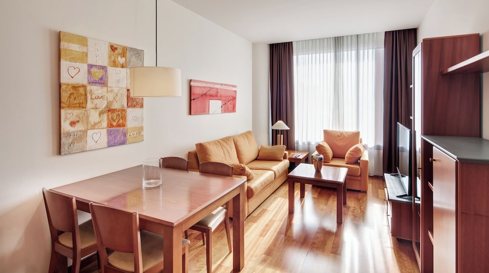 Junior Suite, 2 Twin Beds - Photo 4