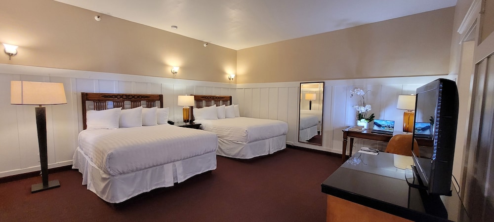 Family Quadruple Room, 2 Queen Beds, Patio, Ground Floor