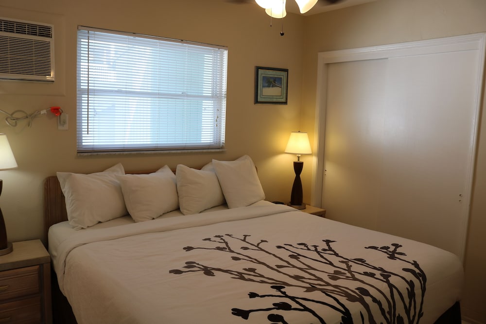 Room, 1 King Bed with Sofa bed, Kitchen, Courtyard View (1st Floor)