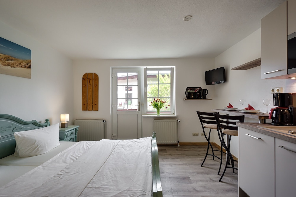 Comfort Double Room, 1 Queen Bed (incl. 35 EUR Cleaning Fee) photo 3