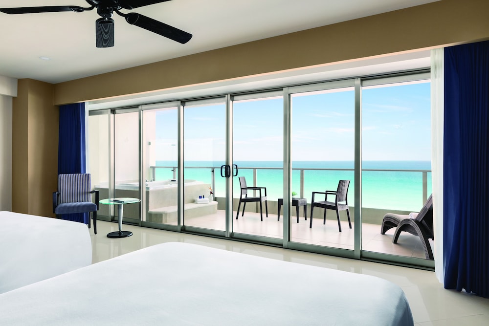 Suite, 2 Double Beds, Oceanfront photo 1