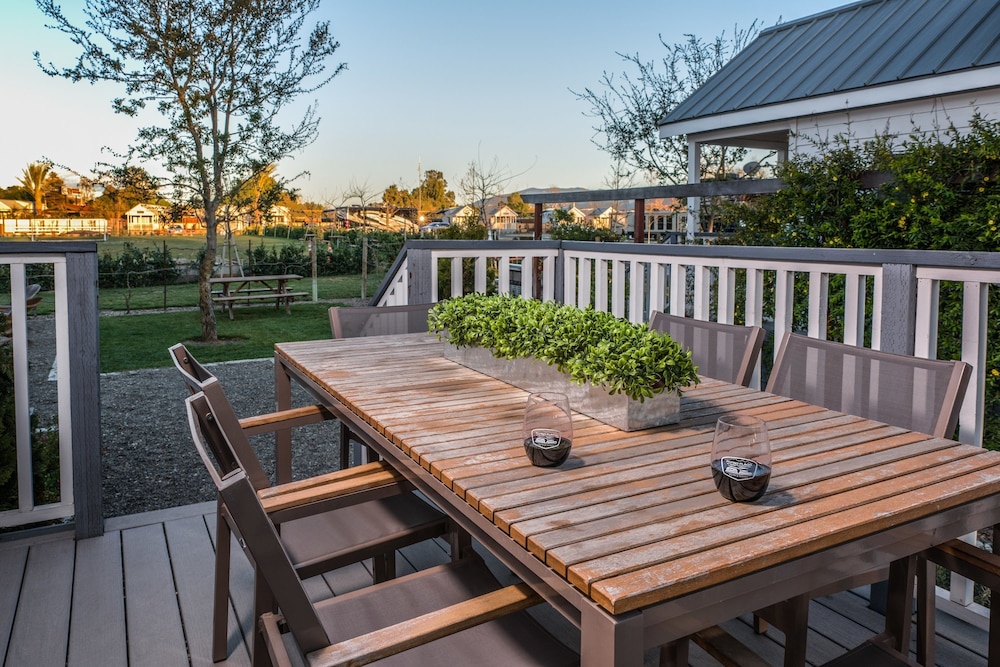 Wine Cottage with firepit photo 3