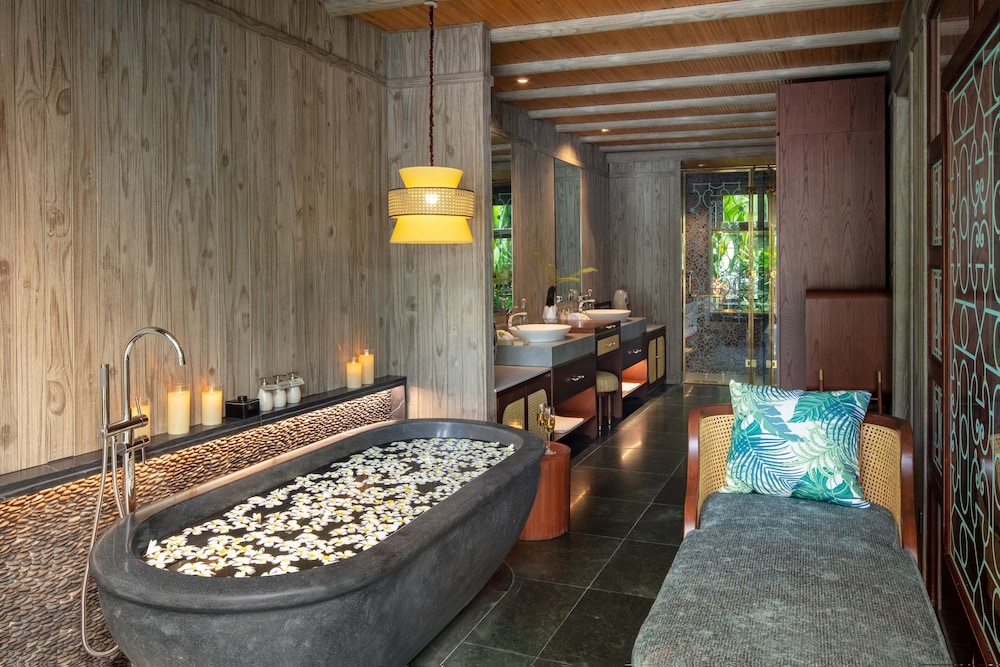 Riverfront Pool Villa - Photo 4